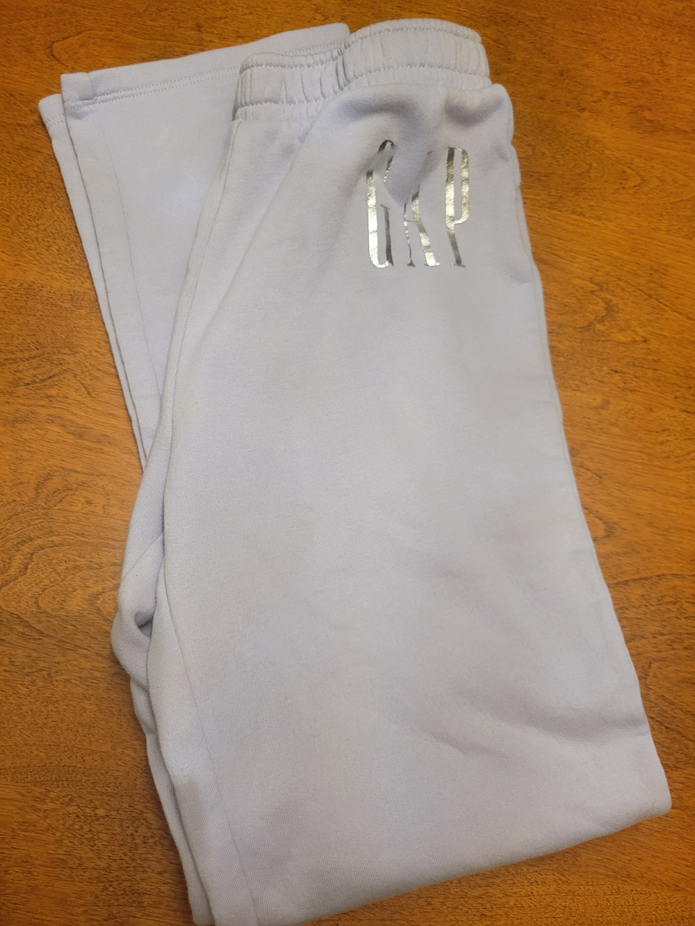 GAP Women's Light Lavender Sweatpants with Metallic Logo | XS